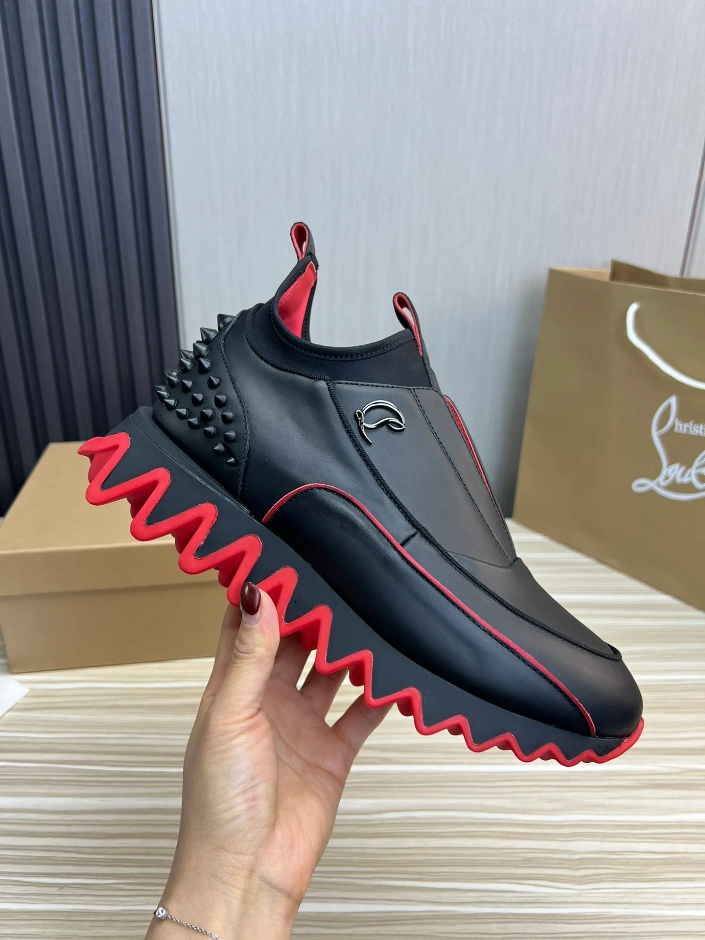 Men's shoes 💰680💰 CL popular red-soled boots 🆑1:1 original mold, Christian* Louboutin, imported cowhide stitching on the upper & water-dyed cowhide lining, original outsole ⬆️ Wear-resistant and non-slip, full set of counter packaging 🎁38-45 (38.45 for customization, non-refundable)